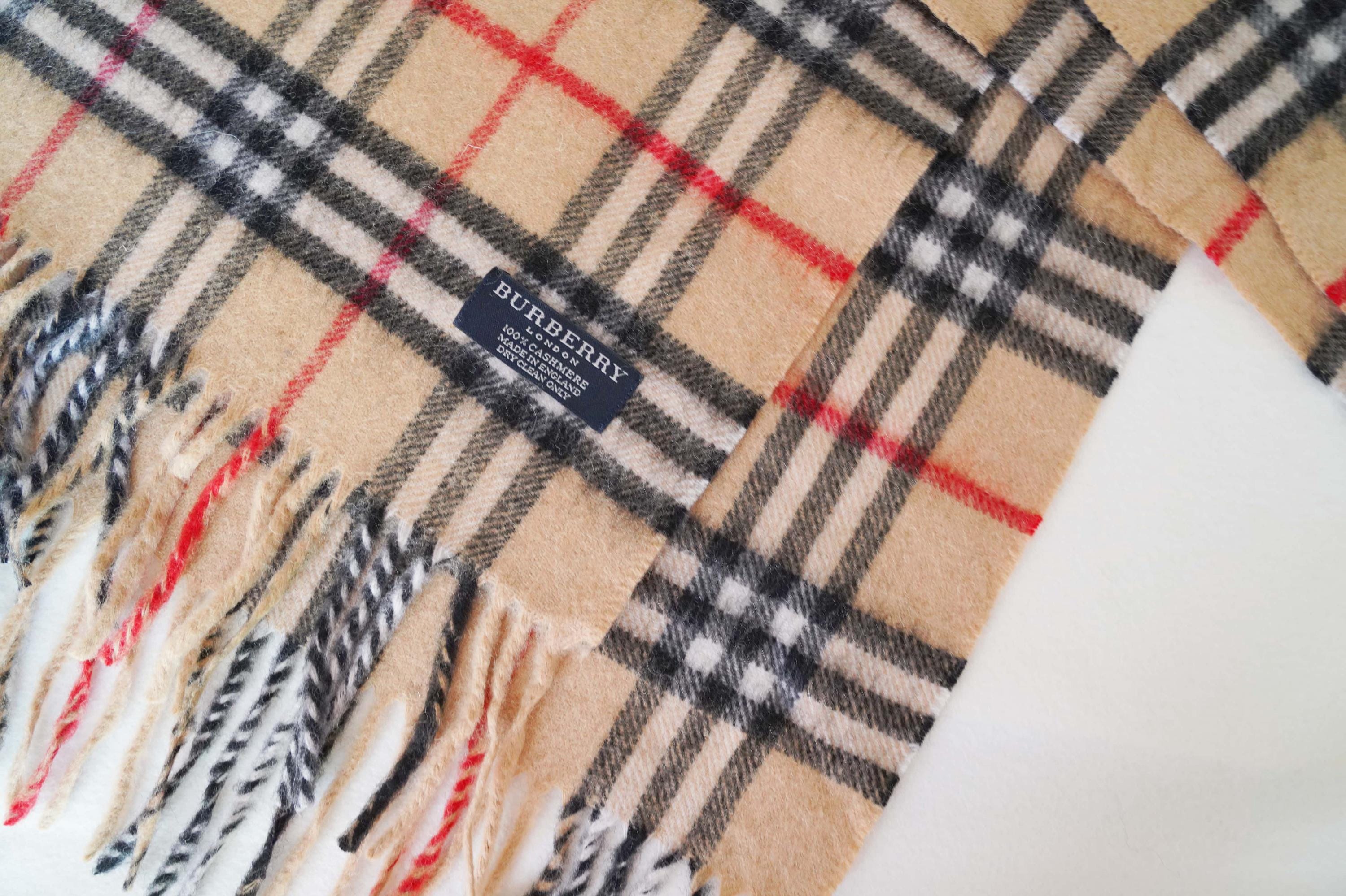 Burberry 100% CASHMERE マフラー ENGLAND製 Vintage Burberry 100%cashmere Scarf in Excellent Condition Made in