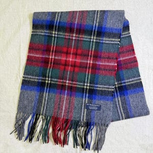 Vintage Burberry 100%Cashmere British Scarf in excellent condition Made in England