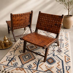 Handgjord marockansk accentfåtölj, massivt valnötsträ och läderfåtölj, modern boho loungefåtölj, specialanpassade vardagsrumsmöbler