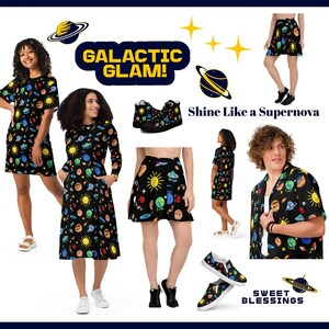 K&ouml;nnte beinhalten: Ein Set aus Kleidung und Schuhen mit einem Weltraum-Motiv mit Planeten, Sternen und einer Sonne. Der Text "Galactic Glam!" und "Shine Like a Supernova" ist im Bild enthalten. Der Text "Sweet Blessings" ist ebenfalls im Bild enthalten.