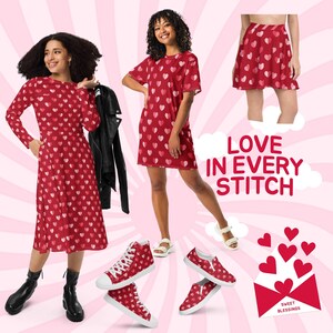 K&ouml;nnte beinhalten: Zwei rote Kleider mit Herzmuster, eines mit langen &Auml;rmeln und eines mit kurzen &Auml;rmeln, mit dem Text "Love in Every Stitch".