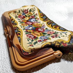 1970s Vintage Floral Needlepoint Tapestry Clutch, Vintage Tapestry Purse, 70s Vintage Tapestry Clutch, Vintage Baroque Floral Purse