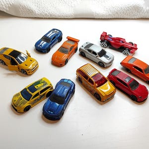 Hot Wheels Lot of 10 Die-Cast Cars, Vintage & Modern Toy Cars, Small Collector Cars, Gift for Boys, Toy Car Bundle Set
