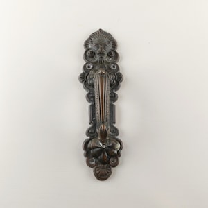 Maniglia per porta d'ingresso sovietica vintage a forma di testa di leone in metallo argentato, grande 28 cm, ferramenta decorativa, URSS