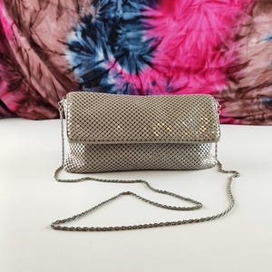 Vintage Chainmail Evening Clutch, Beige Metal Mesh Purse with Long Chain Strap, Elegant Retro Bag for Parties & Theater Nights