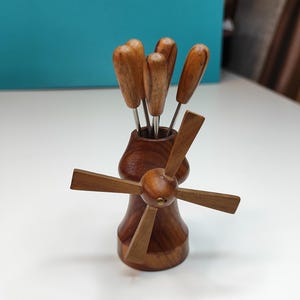 6 Cocktail Picks in Mill Stand, Vintage wood Sticks, Wooden olive picks in  wooden mill holder, great gift for friends