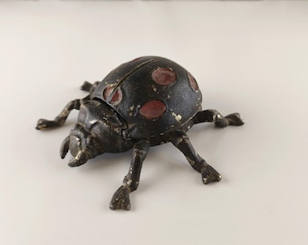 Vintage Brass Ladybug Ashtray – Hinged Cover, 13 × 13 cm Desk Accessory for Smokers & Collectors,
