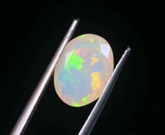 Faceted Ethiopian Welo Opal Gemstone: 2.20 CT Oval Jewelry Stone