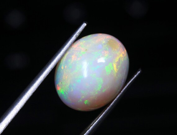 Natural Ethiopian Opal Cabochon: 5.00 CT Oval Rainbow Gemstone