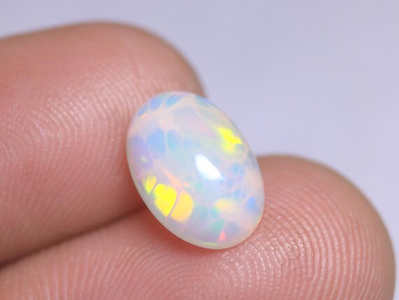 Ethiopian Welo Opal Cabochon: 2 CT Oval Shape Gemstone