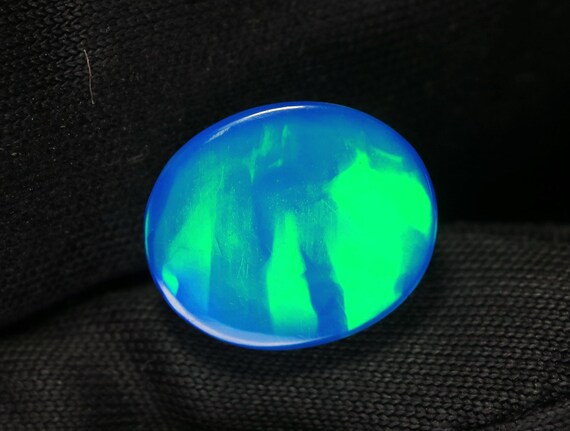 3.00 CT Welo Opal Cabochon: AAA Grade Ethiopian Opal Gemstone