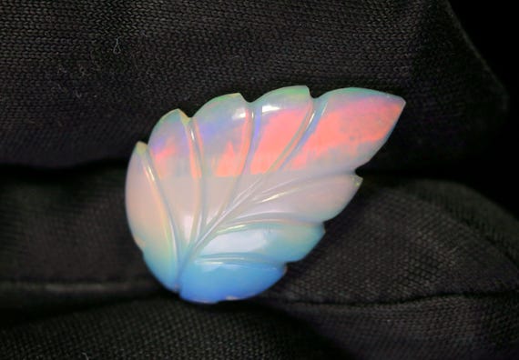 Ethiopian Welo Opal Leaf Carving: 5.30 CT Flashy Gemstone