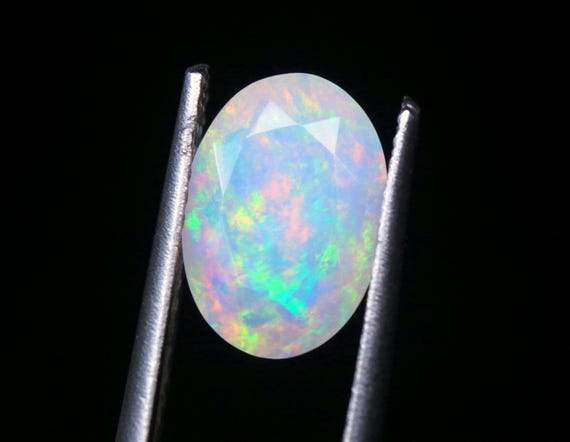 Natural Ethiopian Opal Gemstone: 1.05ct Oval Welo Opal For Jewelry Making