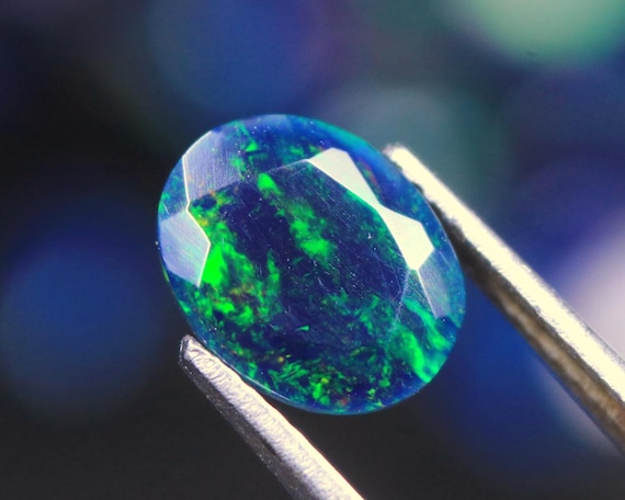 Natural Ethiopian Opal Gemstone: 1.00 CT Faceted Oval Cut (9x7x3.70 MM)