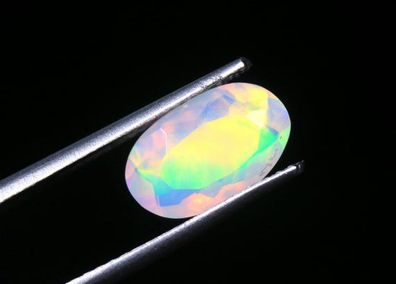 Natural Ethiopian Opal Gemstone: Oval Cut Welo Fire Stone (1.10 CT)