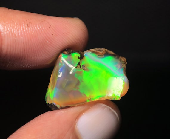 AAA Ethiopian Welo Opal Rough, Crystal Fire Gemstone (21x17x12 MM)