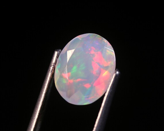Faceted Ethiopian Welo Opal Gemstone: 1.40 CT Oval White Opal Cut Stone For Jewelry