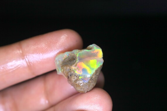 21 CT Welo Opal Rough, Natural Ethiopian Gemstone Crystal (21x20x14 MM)