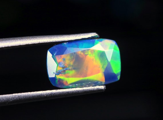 Welo Opal Gemstone: 1.15 CT Baguette Cut, AAA Grade, 9x6x4 MM