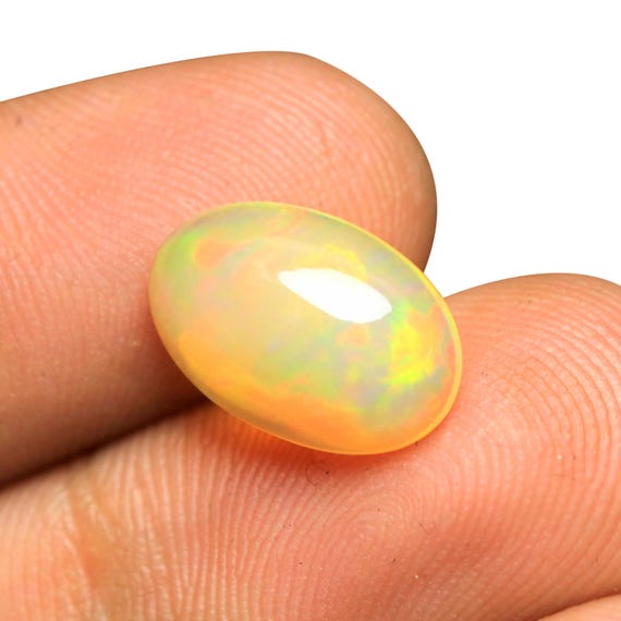 2.55 CT Oval Ethiopian Opal Gemstone: AAA Grade Loose Stone
