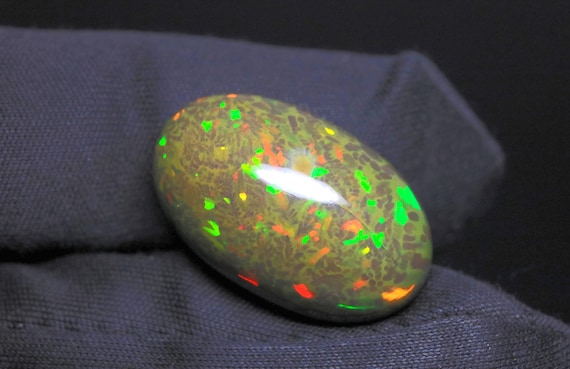 Hand-Polished Ethiopian Opal Cabochon: 14.25 CT Oval Green Gemstone (22x13.70x8.60mm)