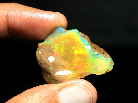 Ethiopian Welo Opal Rough: 31 CT Natural Fire Healing Crystal, 32x25x11 MM