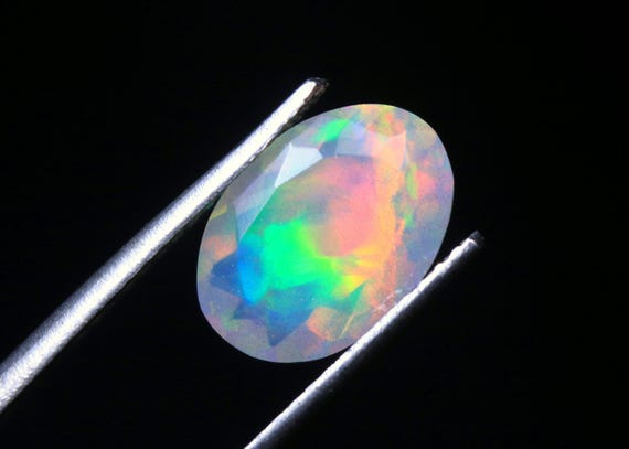 Natural Ethiopian Opal Gemstone: Oval Shape Multi Fire Welo Opal (1.40 CT)