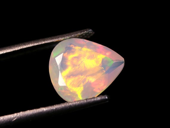 AAA Ethiopian Opal Gemstone: 1.30 CT Pear Shape Welo Stone