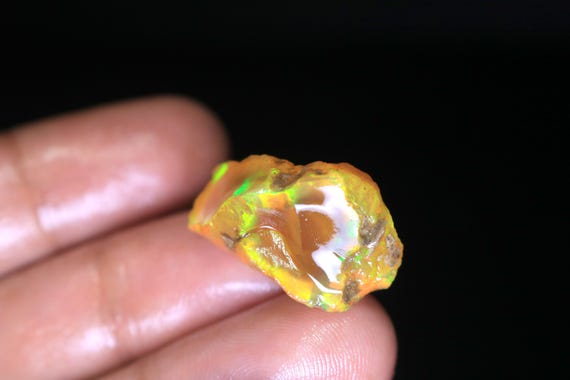 20 CT Natural Ethiopian Opal Rough, Welo Gemstone Crystal (23x16x12 MM)