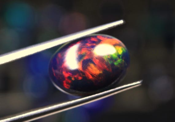 Ethiopian Welo Opal Cabochon: 2.60 CT Rainbow Gemstone