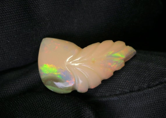 Welo Opal Leaf Carving, Natural Ethiopian Gemstone (6 CT, 20x11x6.50 MM)