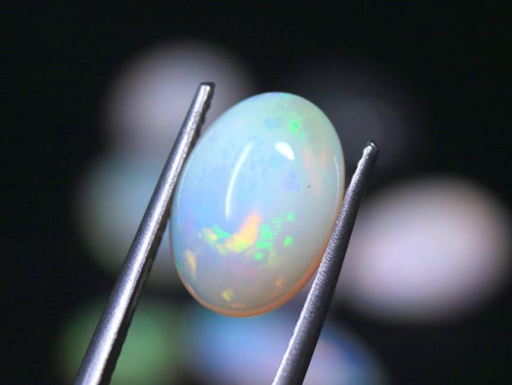 AAA Ethiopian Welo Opal Cabochon: Oval Gemstone, 3.00 CT