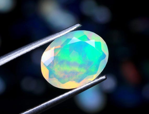 AAA Ethiopian Opal Gemstone: 2.20 CT Oval Welo Fire Opal (11x8.50x4.80 MM)