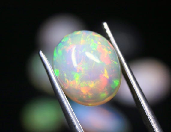 AAA Ethiopian Welo Opal Cabochon: Oval Gemstone, 4.70 CT