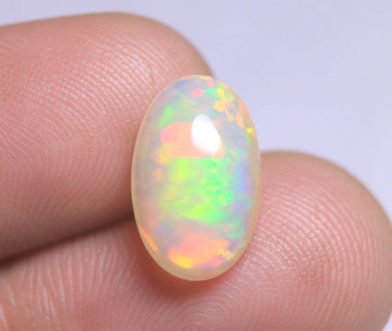 AAA Welo Opal Cabochon: 2.50 CT Oval Ethiopian Fire Opal
