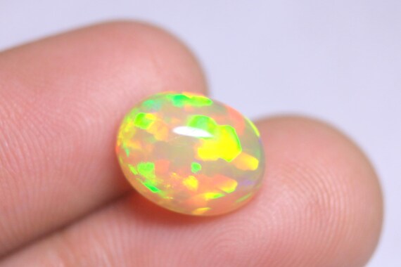 Ethiopian Welo Opal Cabochon: 3.80 CT Oval Shape Gemstone