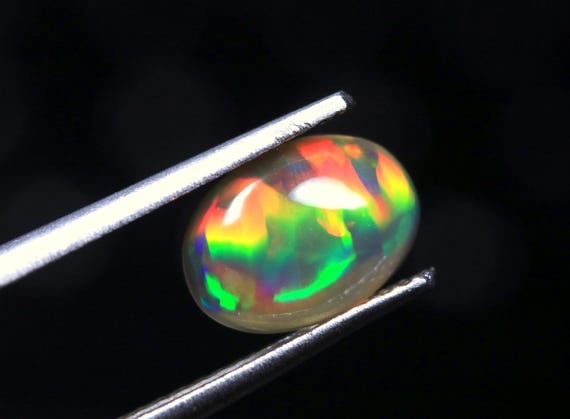 Welo Fire Opal Cabochon: 0.70 CT Ethiopian Rainbow Gemstone (9x6.50x3 MM)