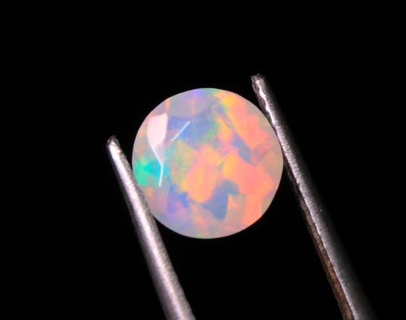 Faceted Ethiopian Opal Gemstone: 1.20 CT Round Rainbow Fire Welo Opal (7.50x4.20 MM)