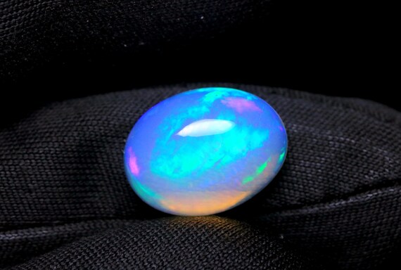 AAA Welo Opal Cabochon: 3.70 CT Ethiopian Oval Gemstone