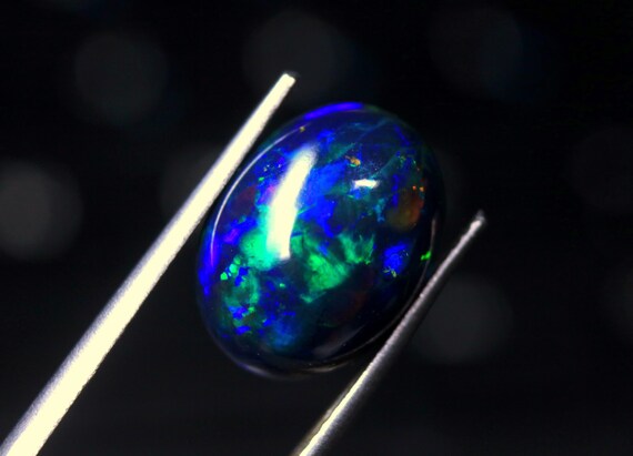 Harlequin Fire Opal, 4.30 CT Ethiopian Welo Opal Cabochon