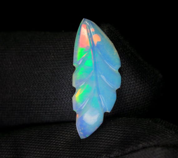 Handmade Ethiopian Opal Leaf Carving, Welo Opal Gemstone, 1.50 CT
