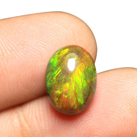 Ethiopian Welo Opal Gemstone: 3.40 CT Oval Cabochon for Jewelry
