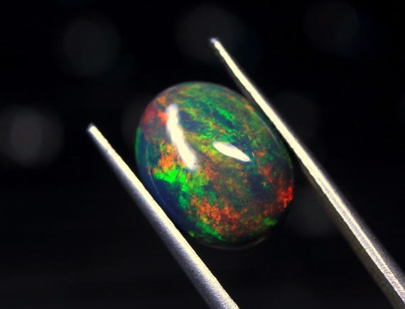 3.10 CT Harlequin Fire Opal, Ethiopian Welo Cabochon, AAA Grade