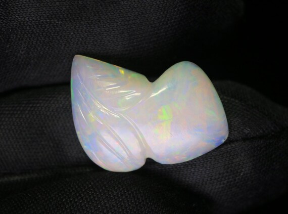 Carved Ethiopian Opal Gemstone: 4.70 CT Rainbow Leaf Carving