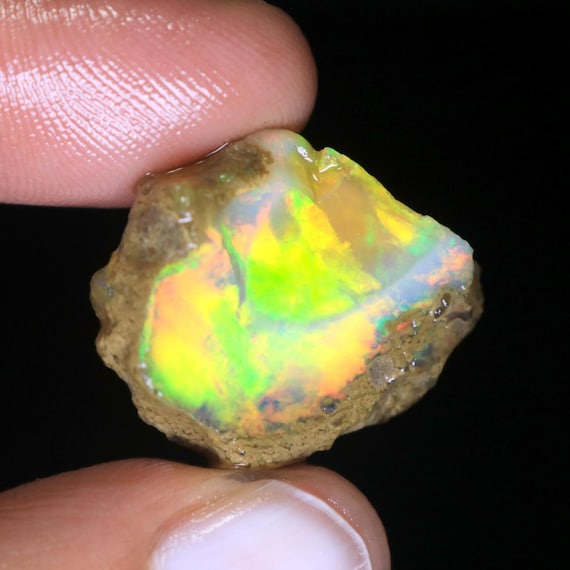 Ethiopian Opal Rough Crystal, Flashy Fire, 26 CT (24x21x16mm)