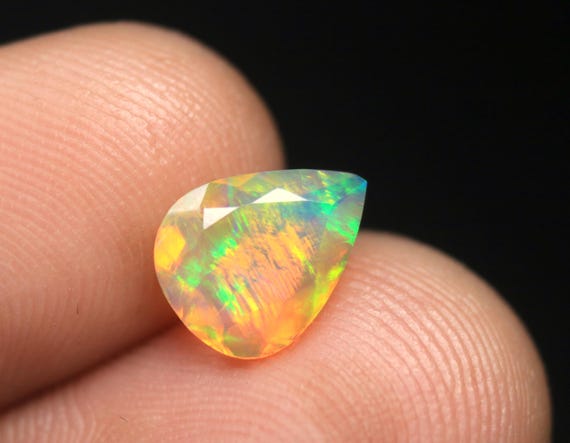 Faceted Opal Gemstone : 1.20 CT Ethiopian Welo Opal Stone For Jewelry (9.60x7.50x4 MM)