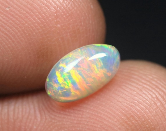 AAA Welo Opal Cabochon: 0.90 CT Oval Ethiopian Fire Opal