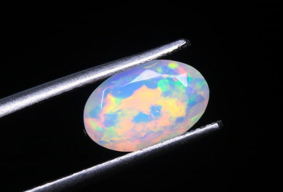 Ethiopian Welo Opal Gemstone: 1.00 CT Oval Faceted Galaxy Fire Opal