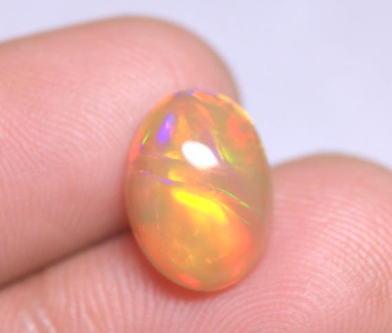 AAA Welo Opal Cabochon: 3.10 CT Oval Ethiopian Fire Opal
