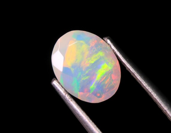 Faceted White Ethiopian Opal Gemstone: 0.90 CT Welo fire Opal, 8x6.5mm